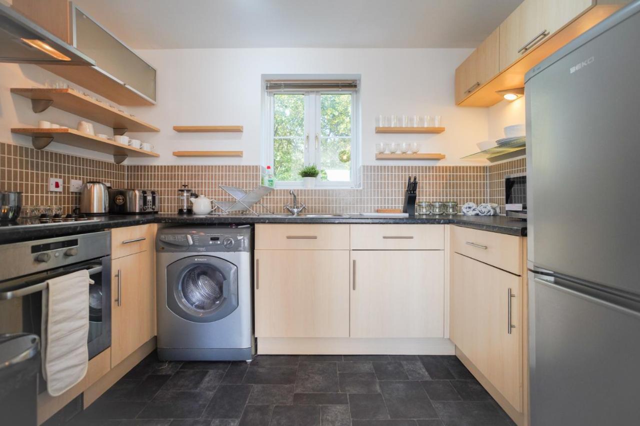 Stylish Apartment With Private Parking Cardiff Exterior photo